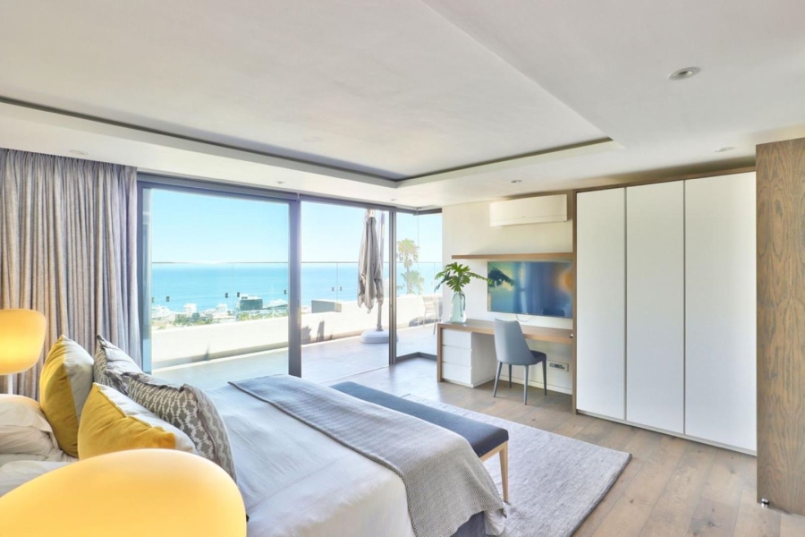 5 Bedroom Property for Sale in Fresnaye Western Cape